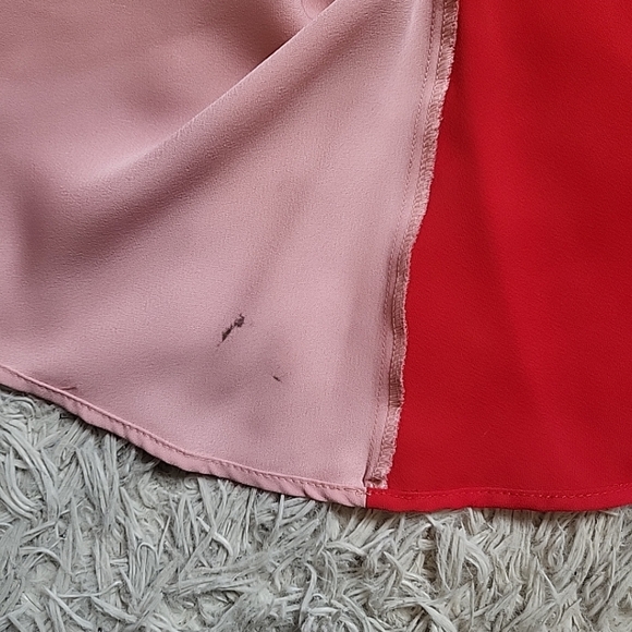 BCBGeneration Blouse Top Colorblock Split Colors Red & Pink Twist Front Size 6 - Picture 10 of 13